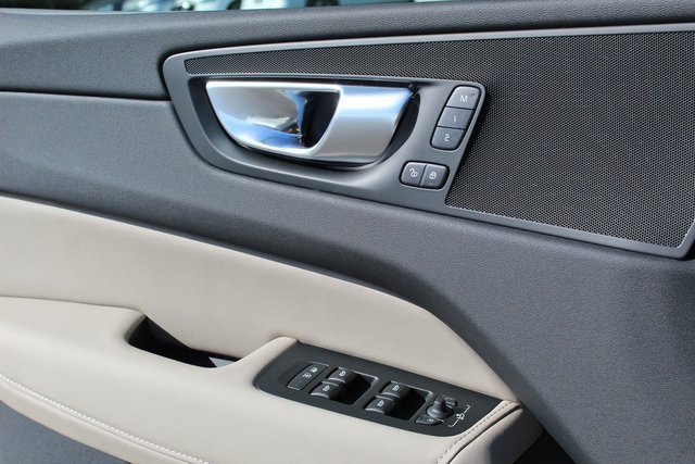 New 2026 Volvo XC60 B5 Plus w/ Protection Package Premier image 21