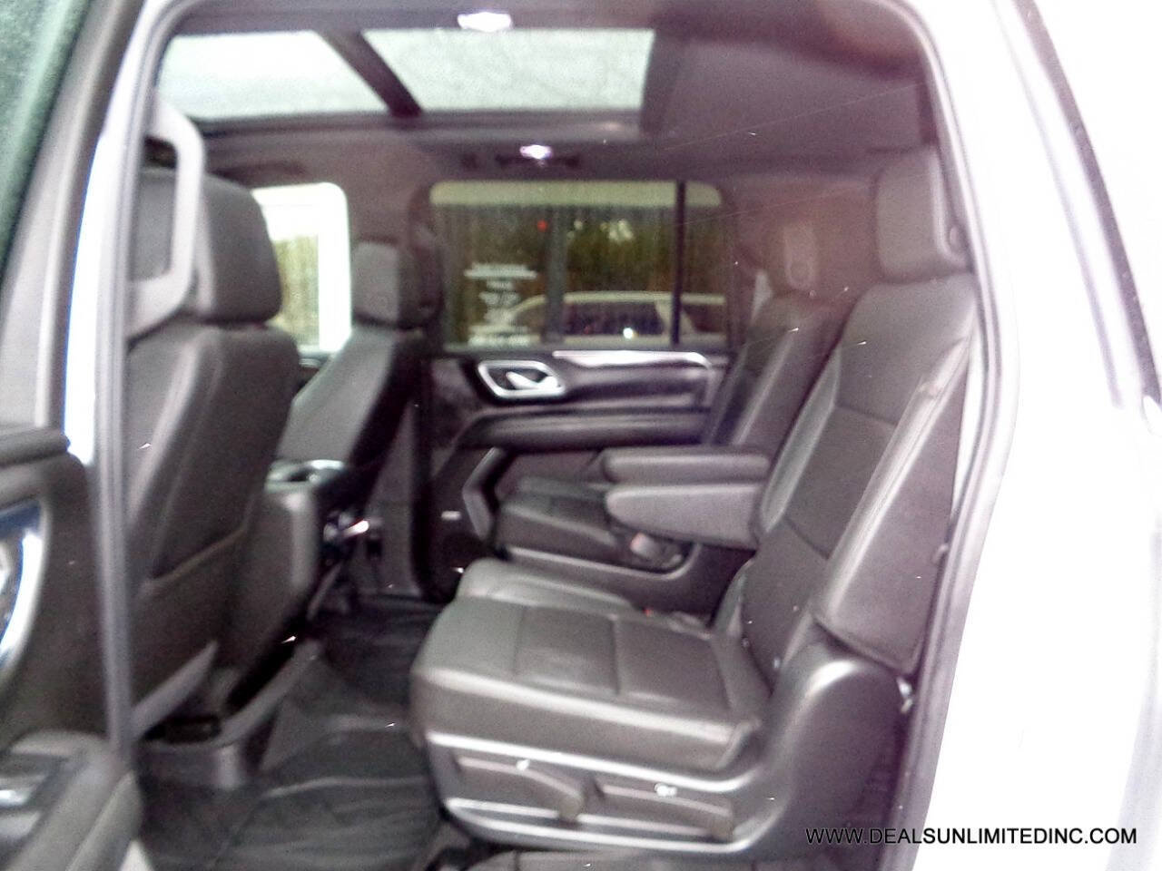 Used 2022 Chevrolet Suburban LT w/ LT Signature Plus Package AWD/4WD image 20