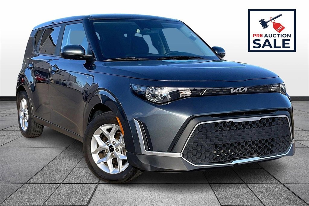 Certified 2023 Kia Soul S image 2