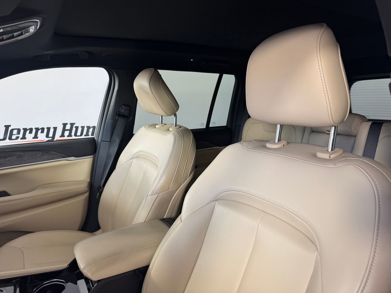 Used 2023 Jeep Grand Cherokee Limited w/ Trailer Tow Prep Group (B) image 3