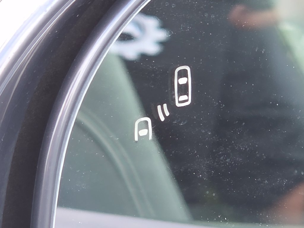 Used 2018 Mitsubishi Outlander 4WD Plug-In Hybrid image 7
