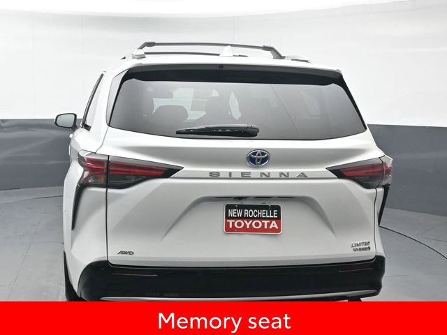 Used 2023 Toyota Sienna Limited image 5