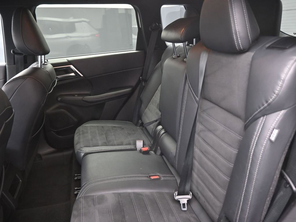 Used 2023 Mitsubishi Outlander SE Black Edition image 10