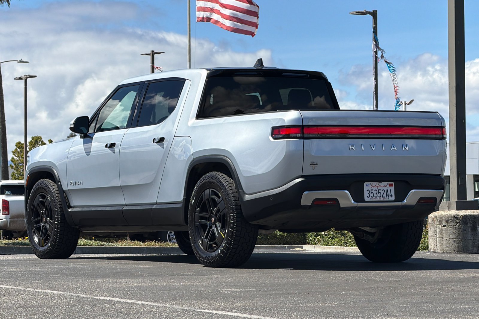 Used 2023 Rivian R1T Adventure Dual AWD/4WD image 6