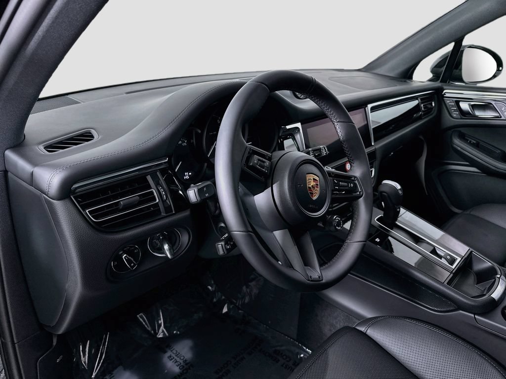 New 2026 Porsche Macan AWD/4WD image 4