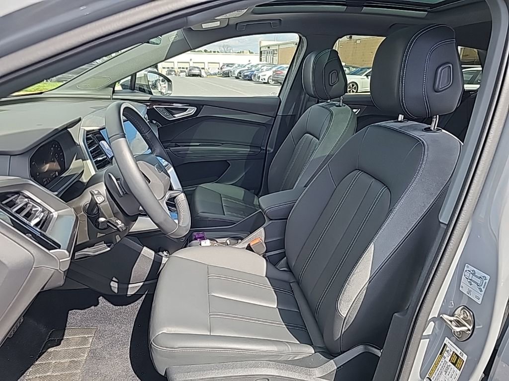 Used 2024 Audi Q4 e-tron Prestige w/ Black Optic Package image 3