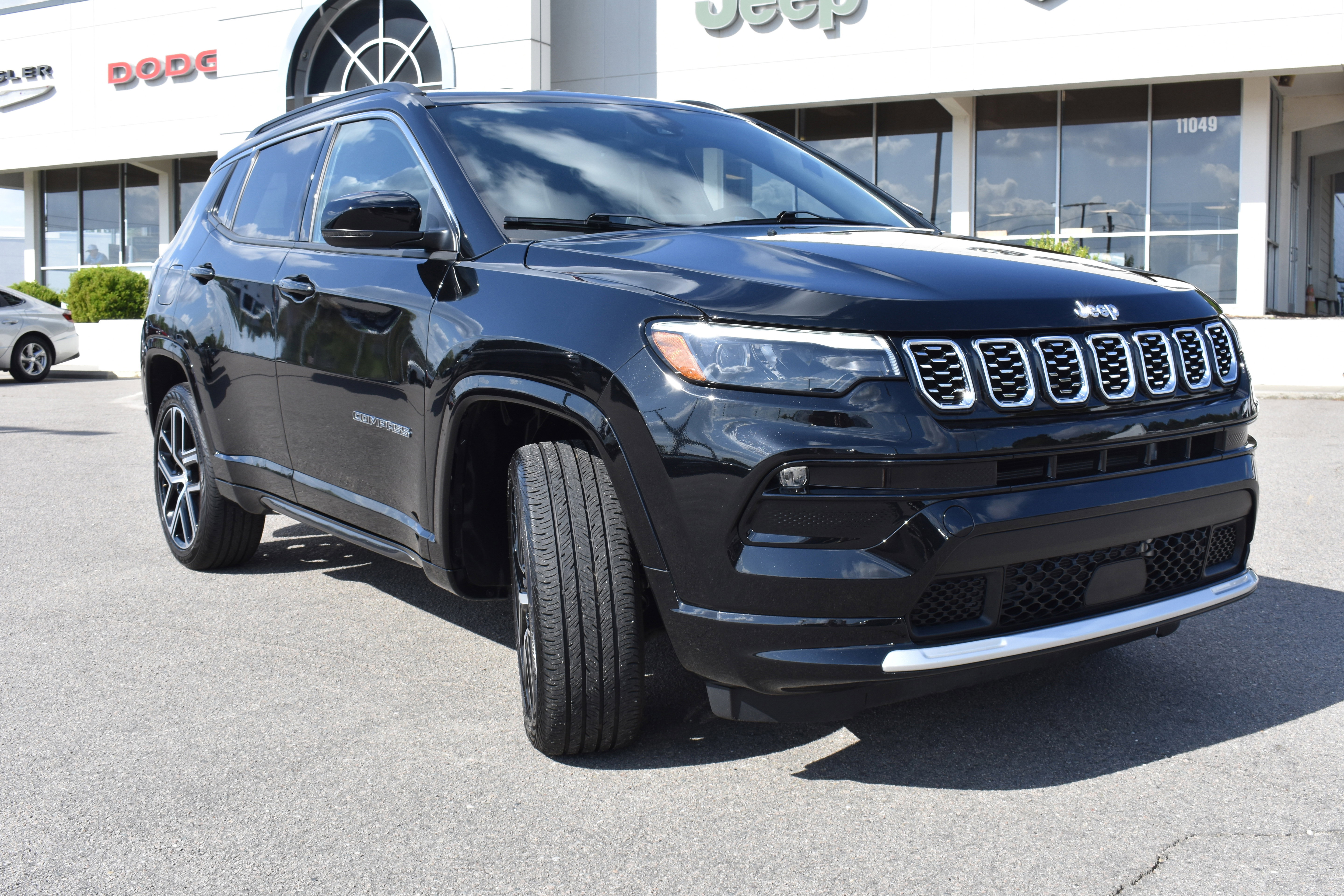 Used 2024 Jeep Compass Limited w/ Elite Group image 3