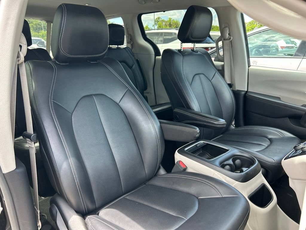 Used 2024 Chrysler Pacifica Touring-L FWD image 40