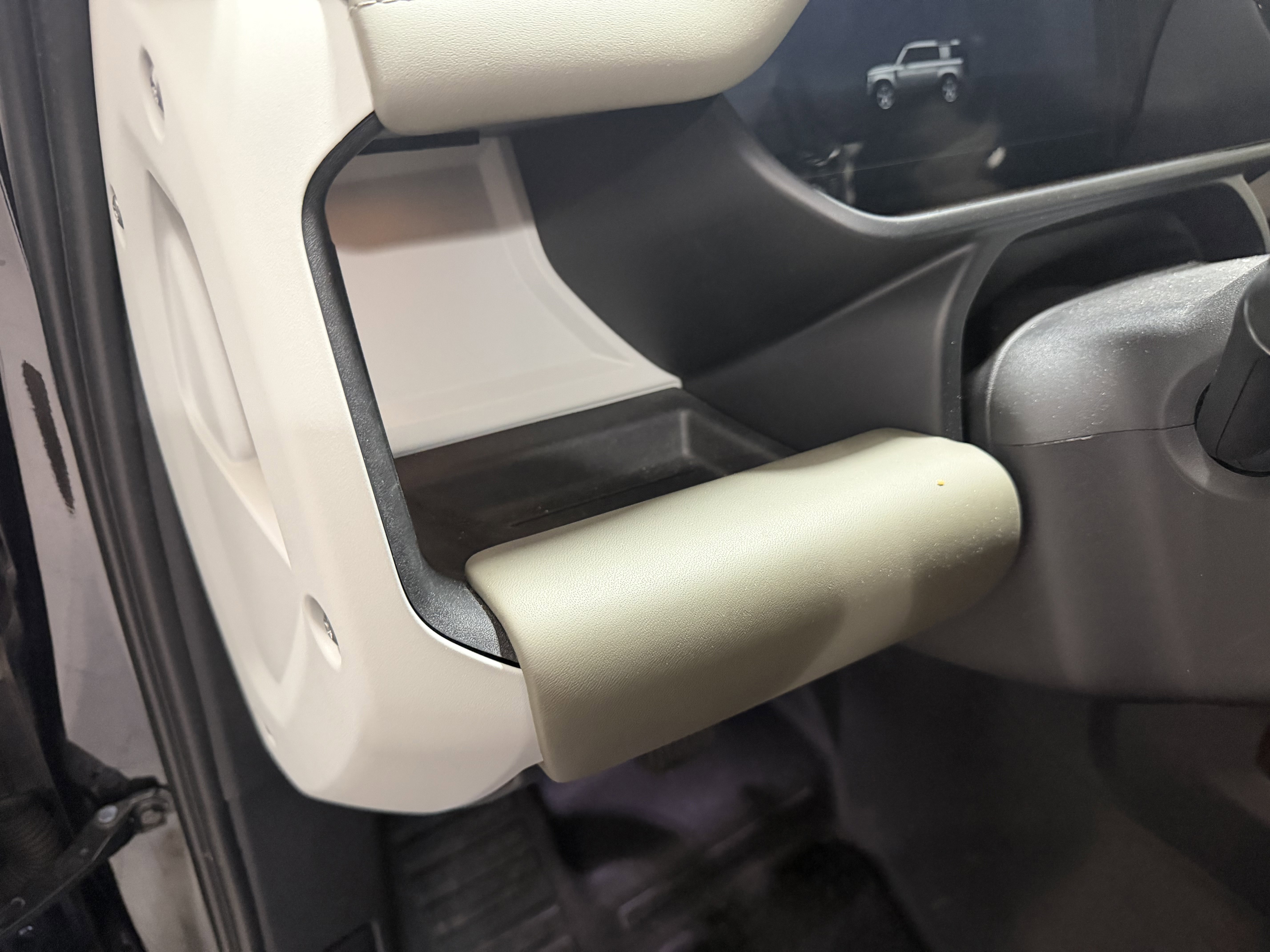 Used 2022 Land Rover Defender 110 X-Dynamic HSE AWD/4WD image 12