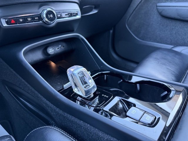 Used 2023 Volvo XC40 B5 Plus image 53