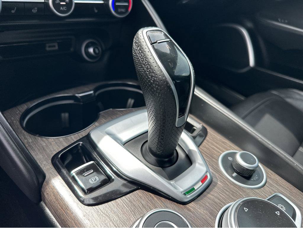 Used 2022 Alfa Romeo Giulia Ti AWD/4WD image 27