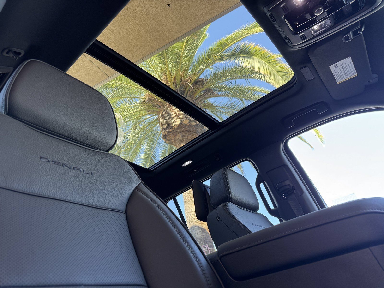 New 2026 GMC Yukon XL Denali w/ Denali Reserve Package AWD/4WD image 19
