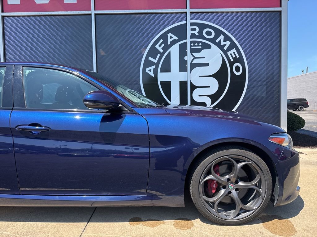 Used 2018 Alfa Romeo Giulia Ti Sport w/ Quick Order Package 22S Sport AWD/4WD image 3