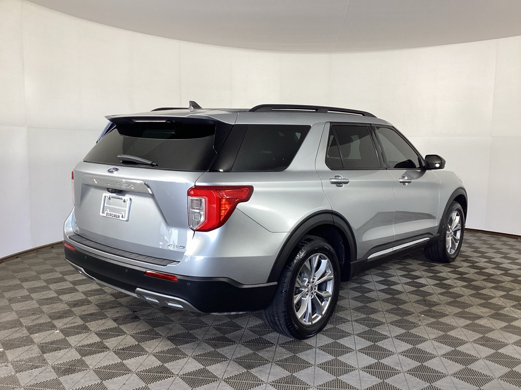 Used 2022 Ford Explorer XLT w/ Equipment Group 202A AWD/4WD image 2