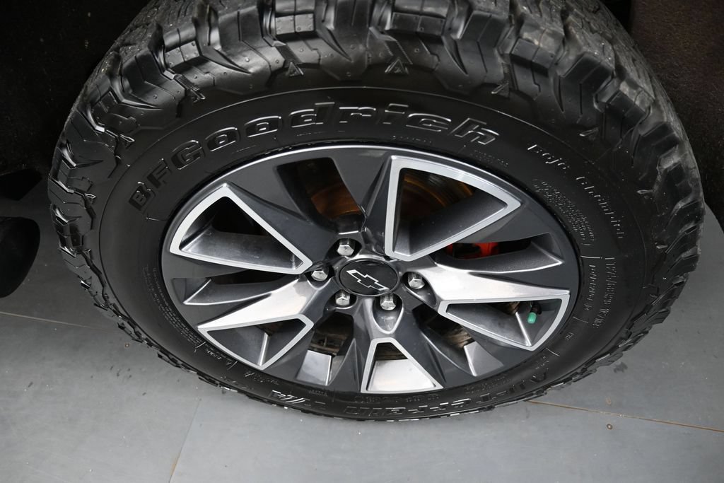 Used 2021 Chevrolet Tahoe Z71 w/ Z71 Signature Package AWD/4WD image 9
