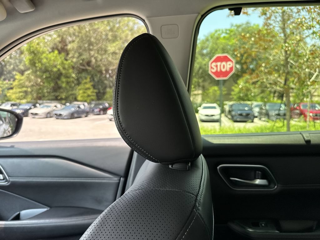 Used 2024 Nissan Rogue Platinum w/ Platinum Premium Package FWD image 16