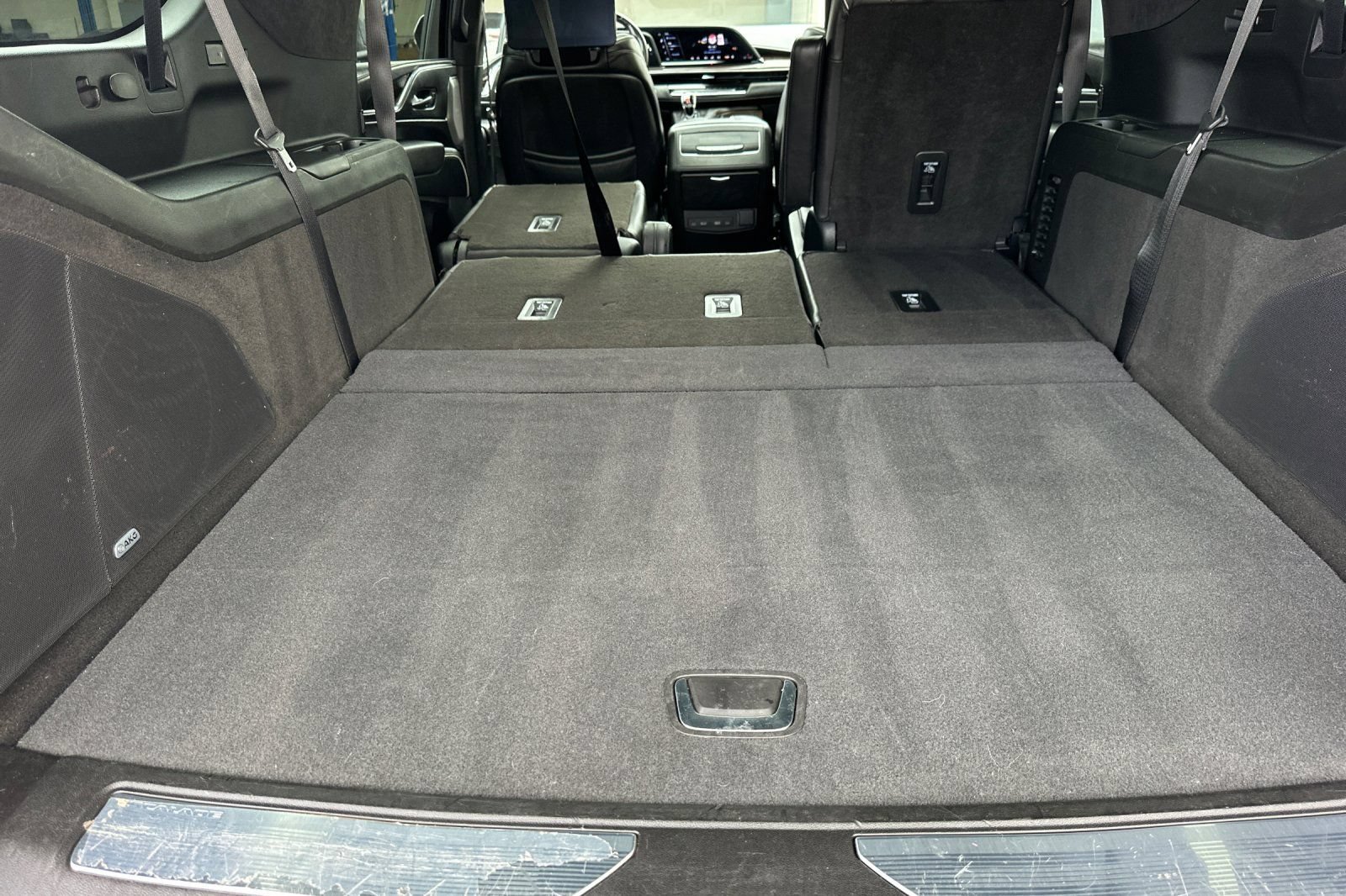 Certified 2023 Cadillac Escalade ESV Sport Platinum w/ Heavy-Duty Trailer Package AWD/4WD image 18