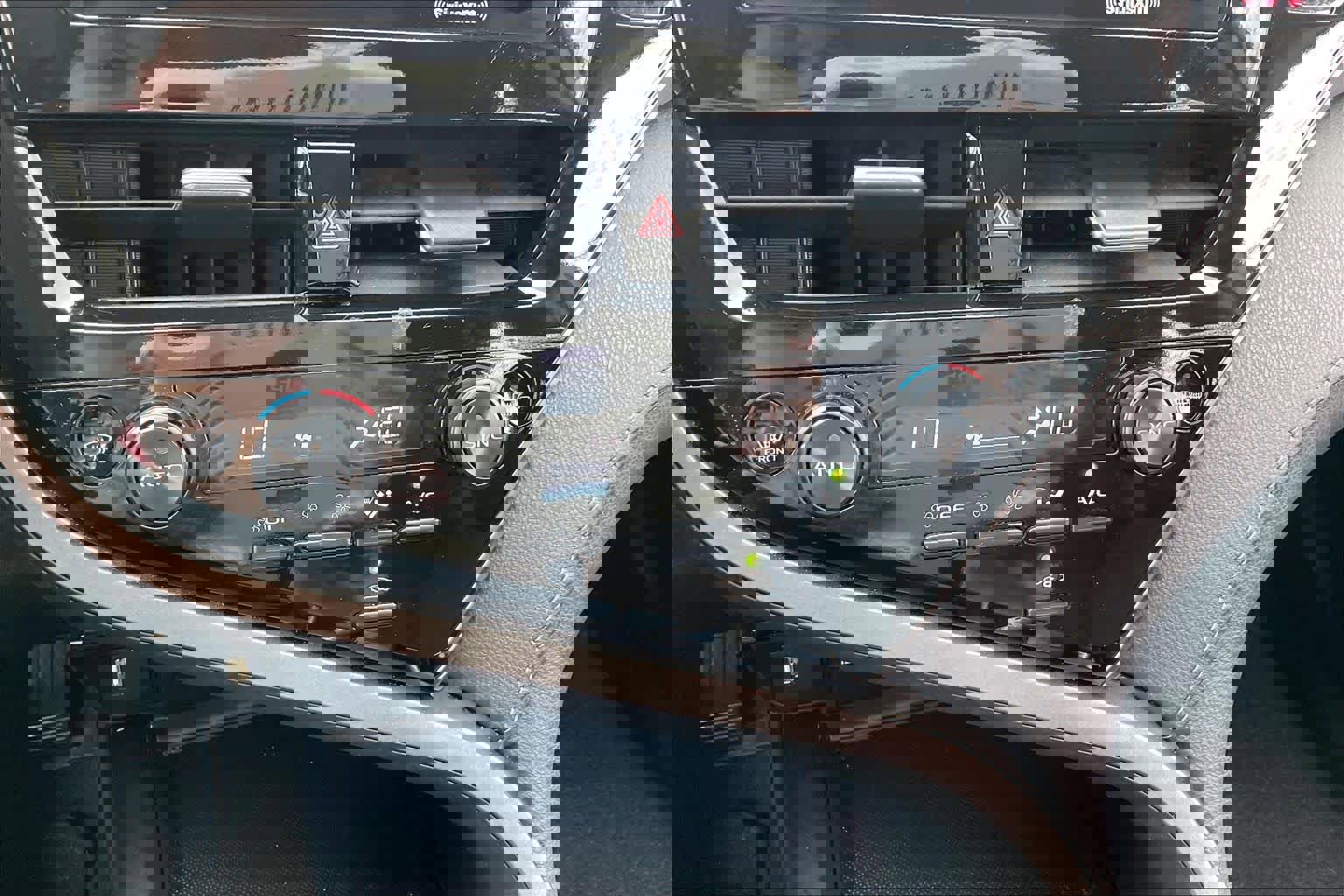 Used 2023 Toyota Camry LE w/ Convenience Package image 32