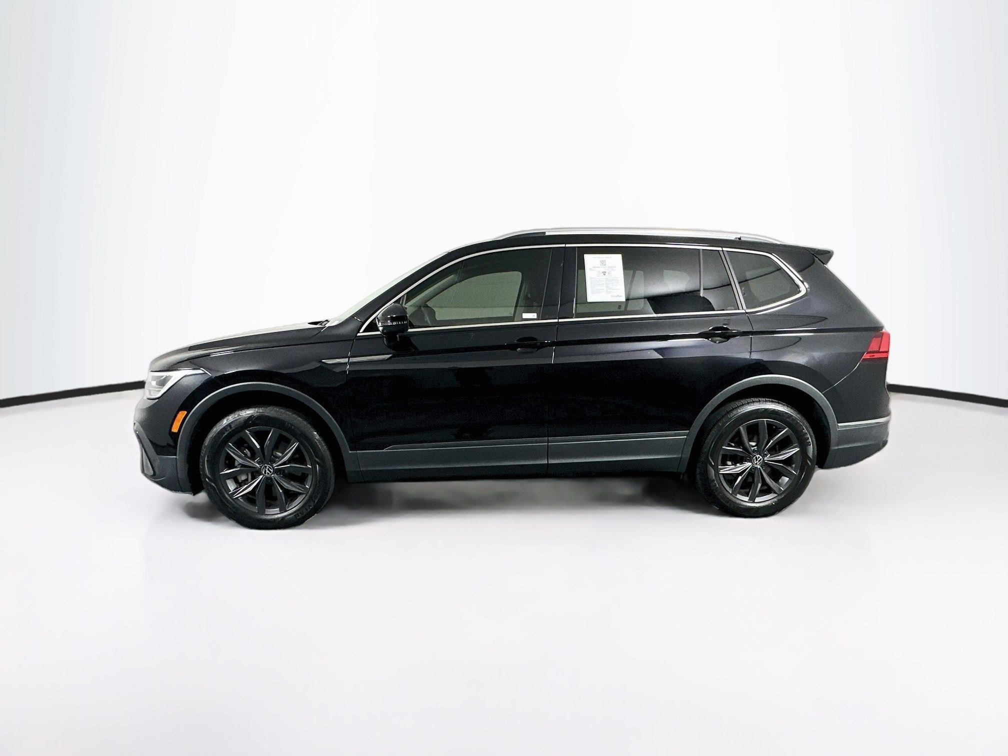 Used 2023 Volkswagen Tiguan SE FWD image 4