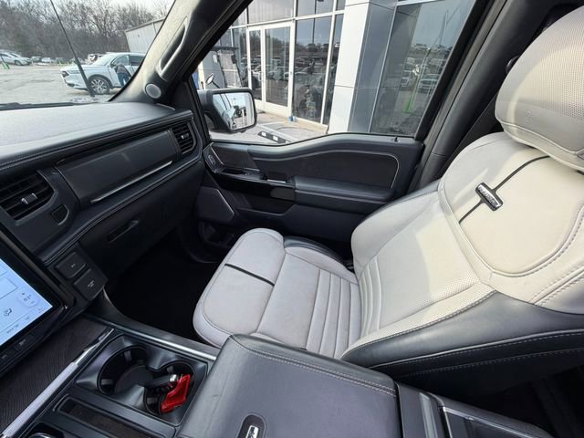 Used 2022 Ford F150 Lightning Platinum image 23