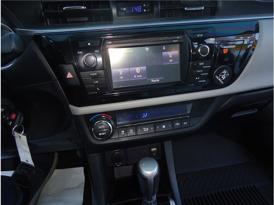 Used 2015 Toyota Corolla LE FWD image 19