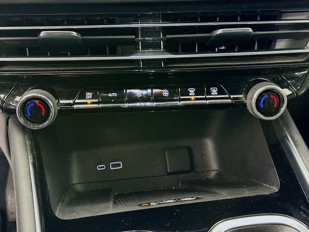 Used 2025 Chevrolet Traverse LT image 17