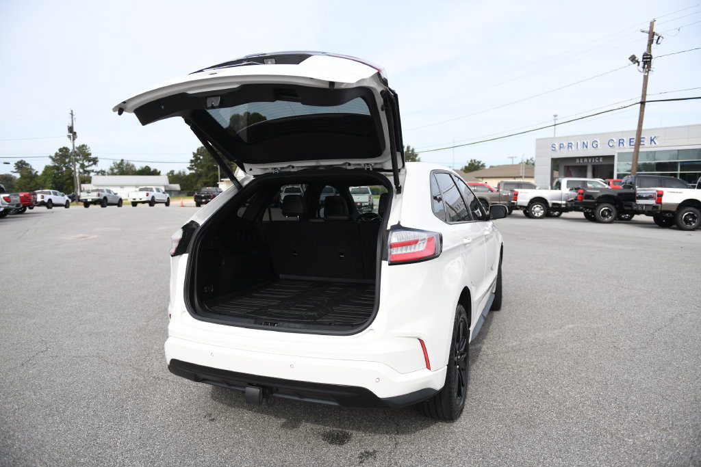 Used 2022 Ford Edge ST-Line w/ Class II Trailer Tow Package AWD/4WD image 11