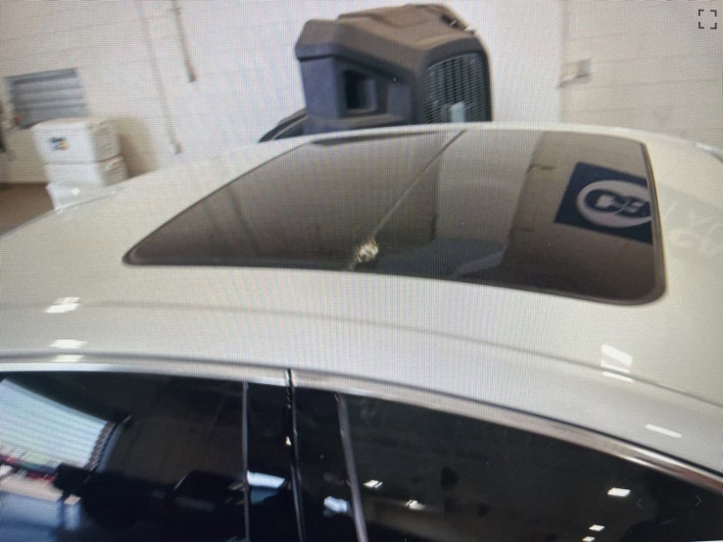 Used 2019 Buick LaCrosse Avenir w/ Driver Confidence Package II AWD/4WD image 2