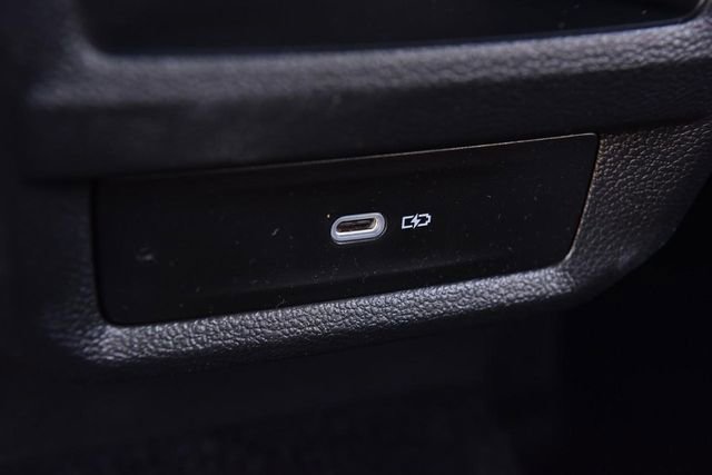 Certified 2022 Volkswagen Taos SE w/ Panoramic Sunroof Package image 24