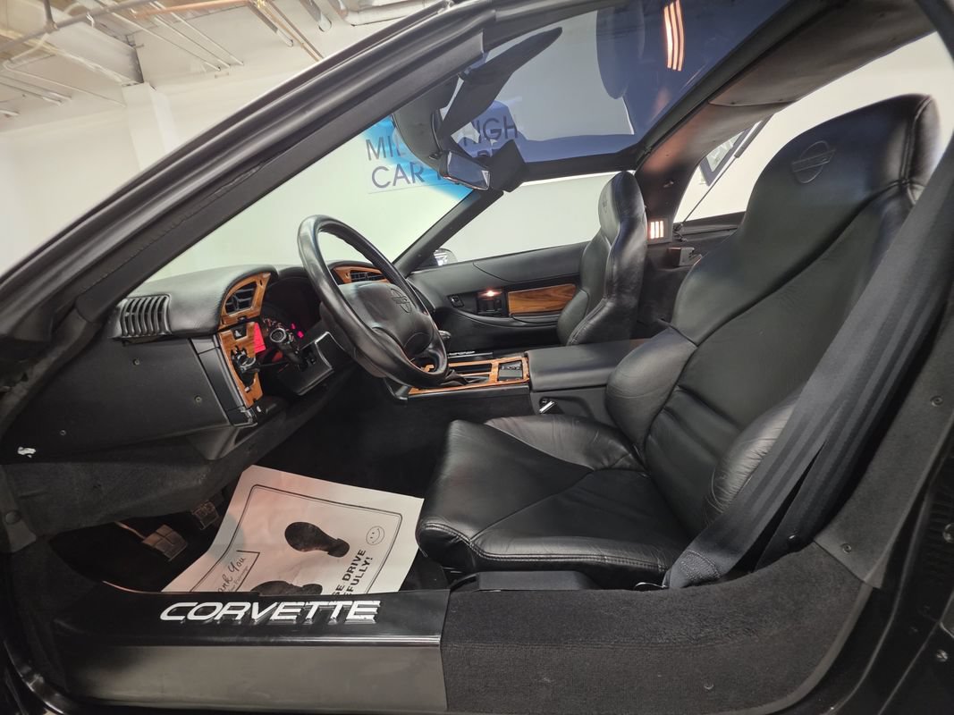Used 1994 Chevrolet Corvette Coupe RWD image 19