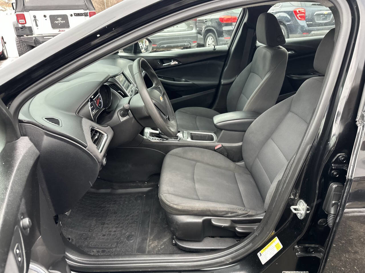 Used 2019 Chevrolet Cruze LS FWD image 19