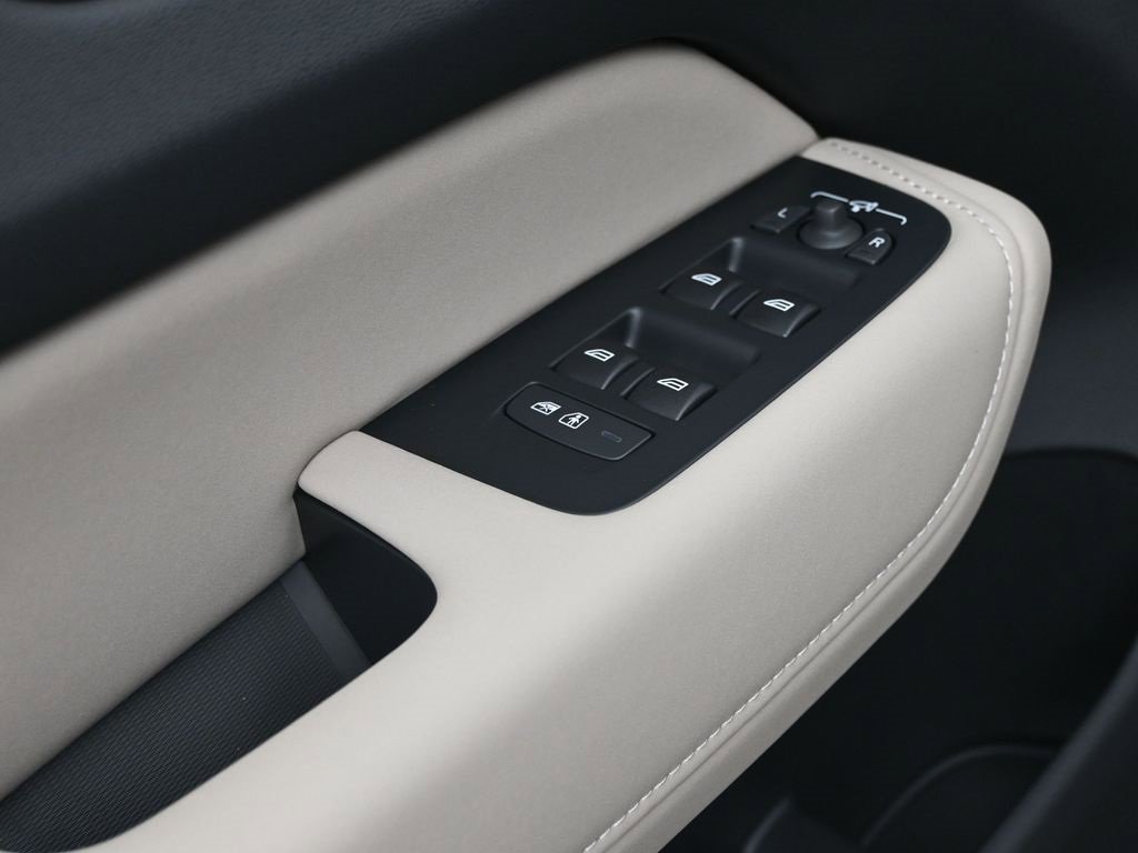New 2026 Volvo XC60 B5 Plus w/ Climate Package image 11