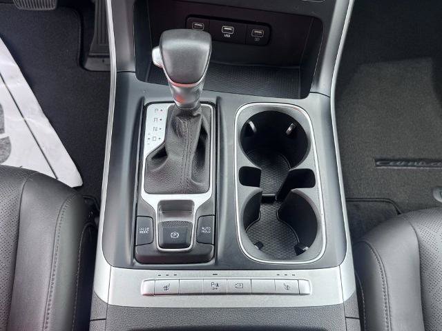 Used 2024 Kia Carnival LX FWD image 22