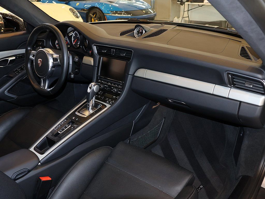 Used 2014 Porsche 911 Turbo S image 64