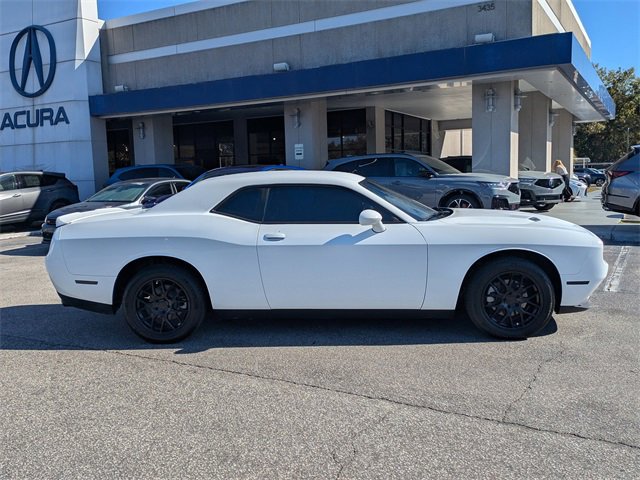 Used 2022 Dodge Challenger SXT image 3
