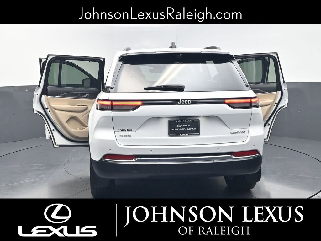Used 2024 Jeep Grand Cherokee Limited w/ Luxury Tech Group II image 34