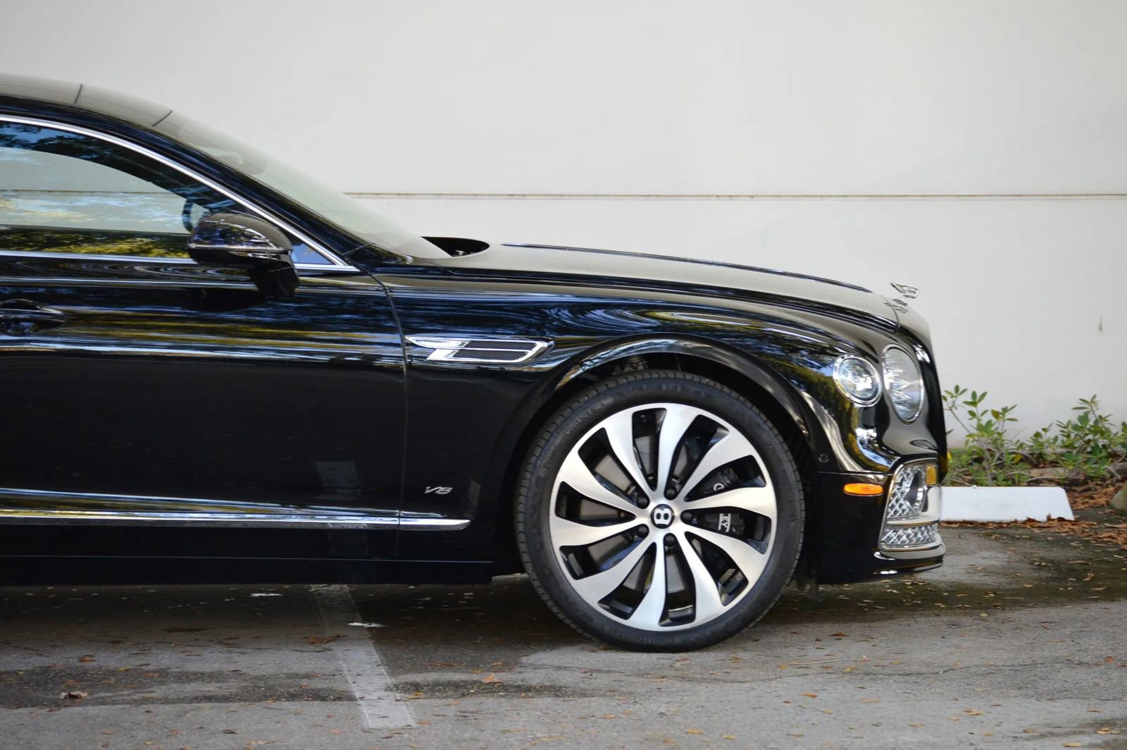 Used 2022 Bentley Flying Spur V8 image 18