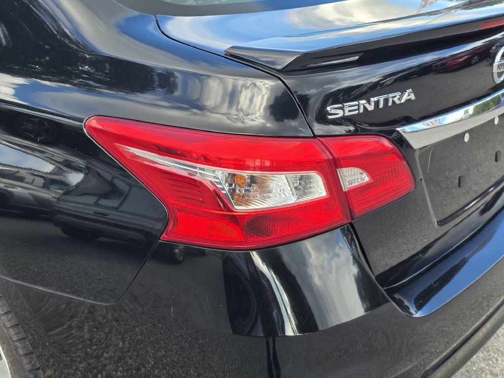 Used 2019 Nissan Sentra SR FWD image 7