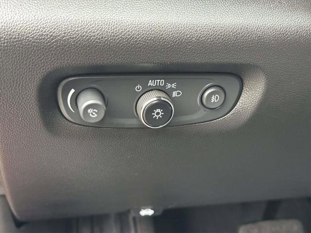 Used 2021 Chevrolet Traverse LT image 24