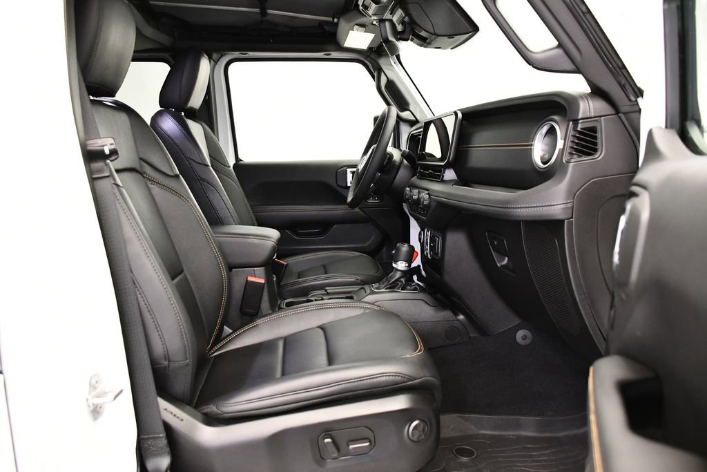 Used 2025 Jeep Wrangler Sahara image 43