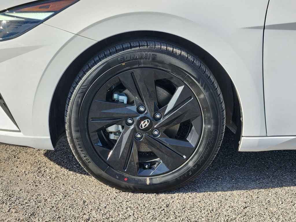 Used 2023 Hyundai Elantra Blue w/ Cargo Package image 12