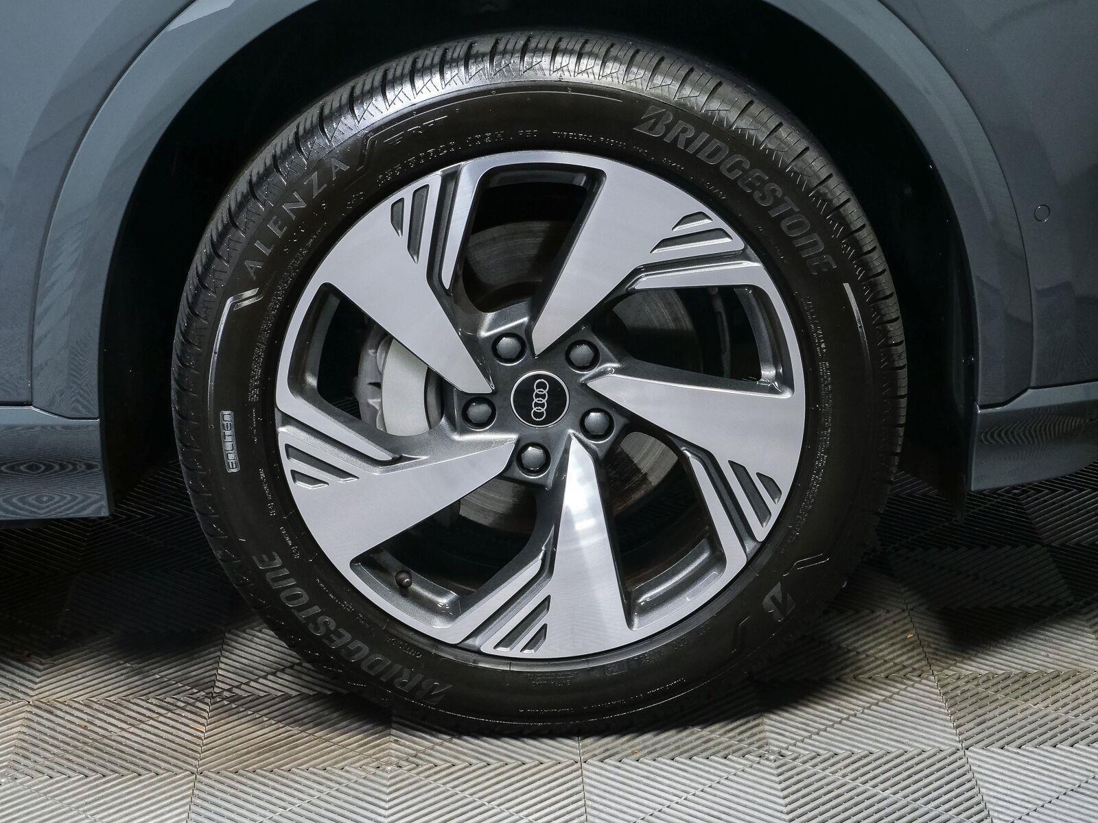 Used 2025 Audi Q6 e-tron Premium Plus w/ Premium Plus AWD/4WD image 39