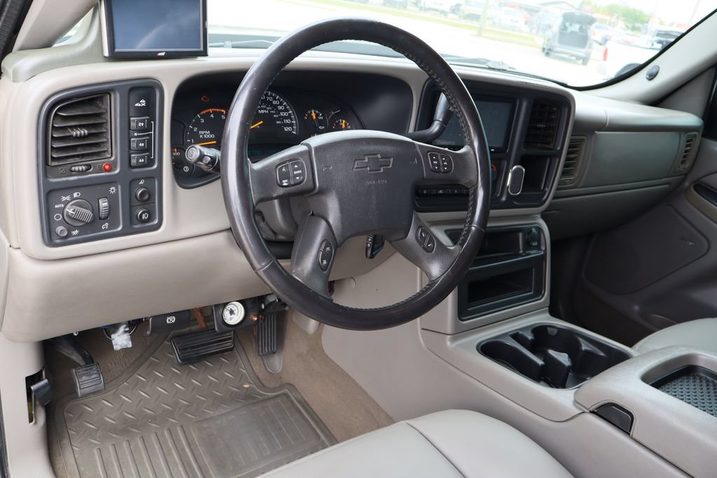 Used 2005 Chevrolet Silverado 2500 LS w/ Heavy-Duty Power Package AWD/4WD image 11