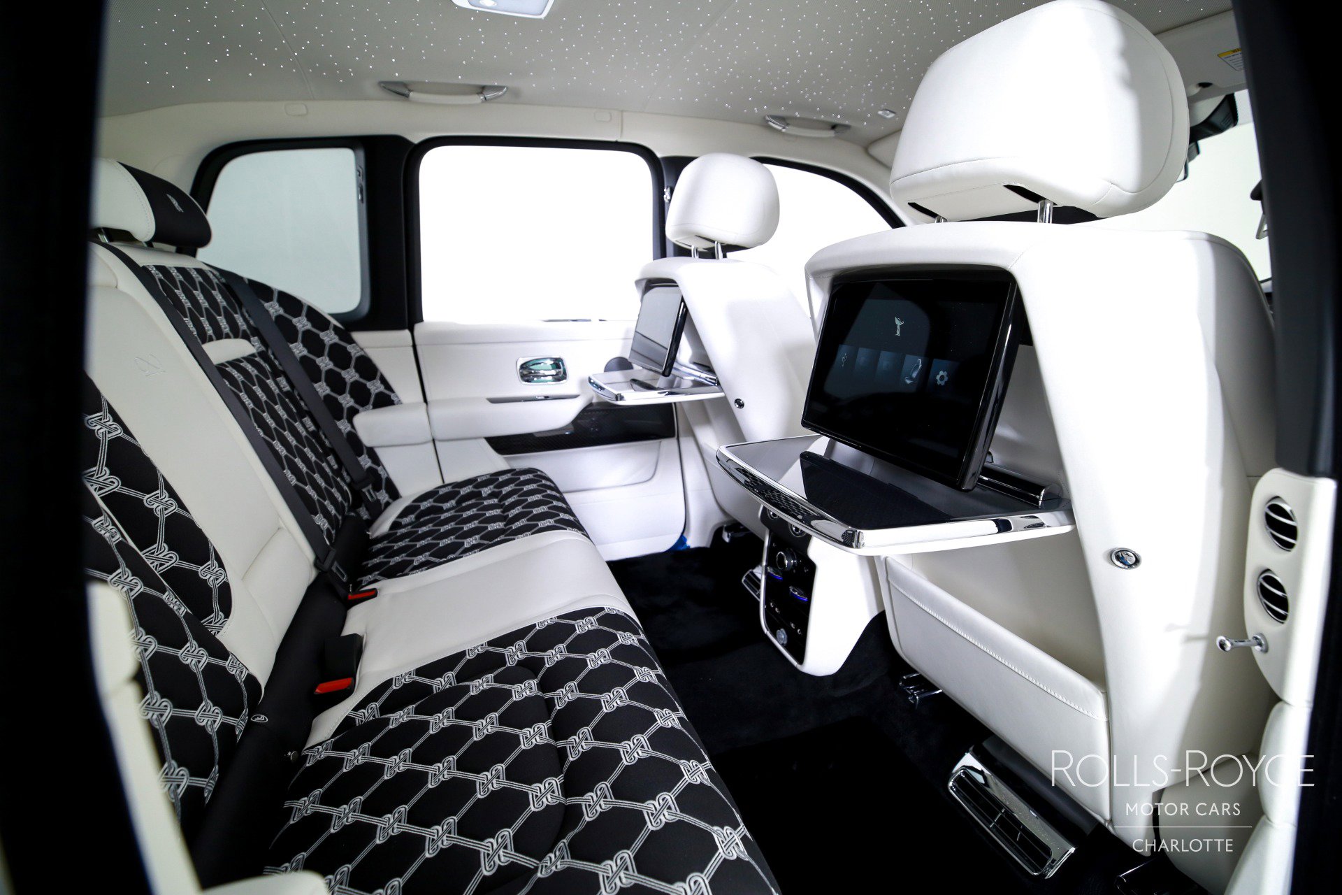 New 2026 Rolls-Royce Cullinan Black Badge image 31