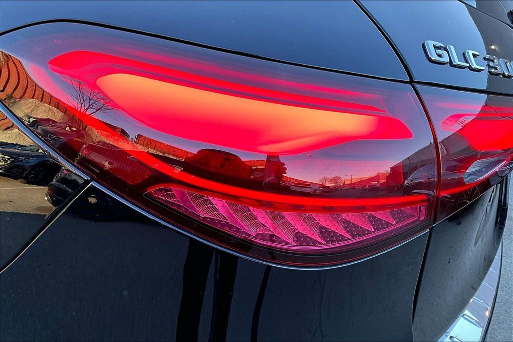 Used 2024 Mercedes-Benz GLC 300 4MATIC image 23