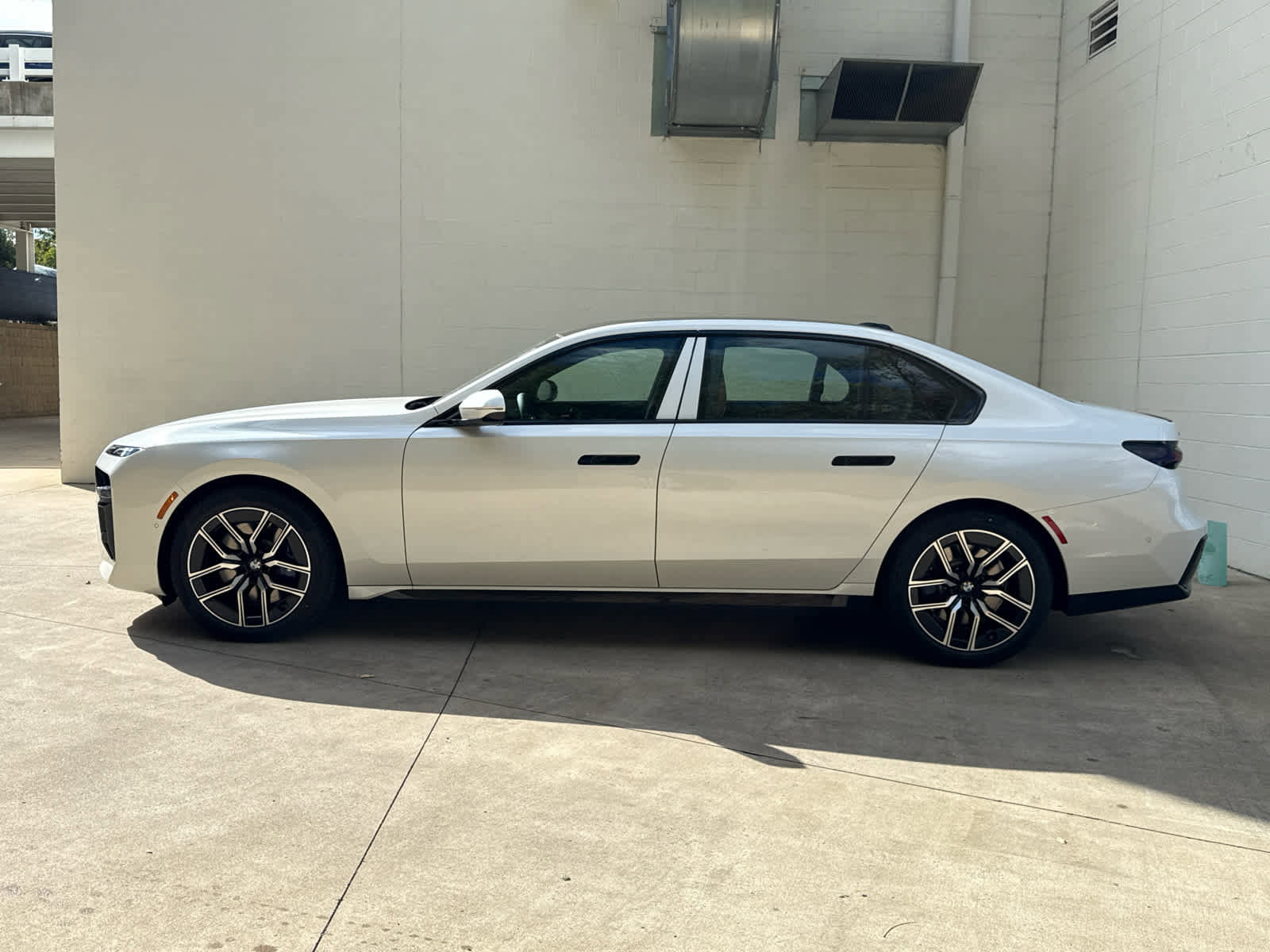 Used 2026 BMW 740i xDrive w/ Premium Package image 5