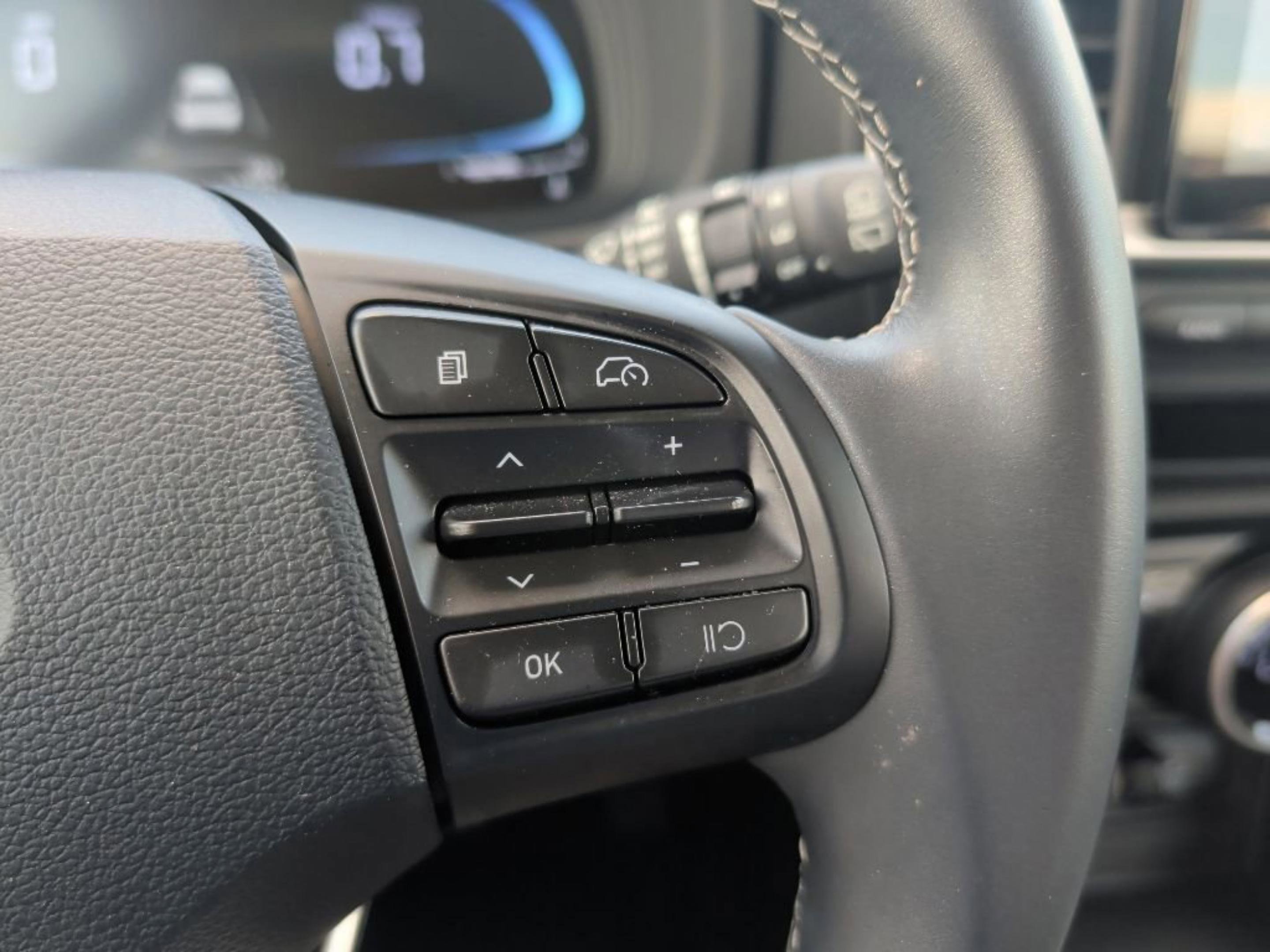 Used 2024 Hyundai Venue SEL FWD image 19
