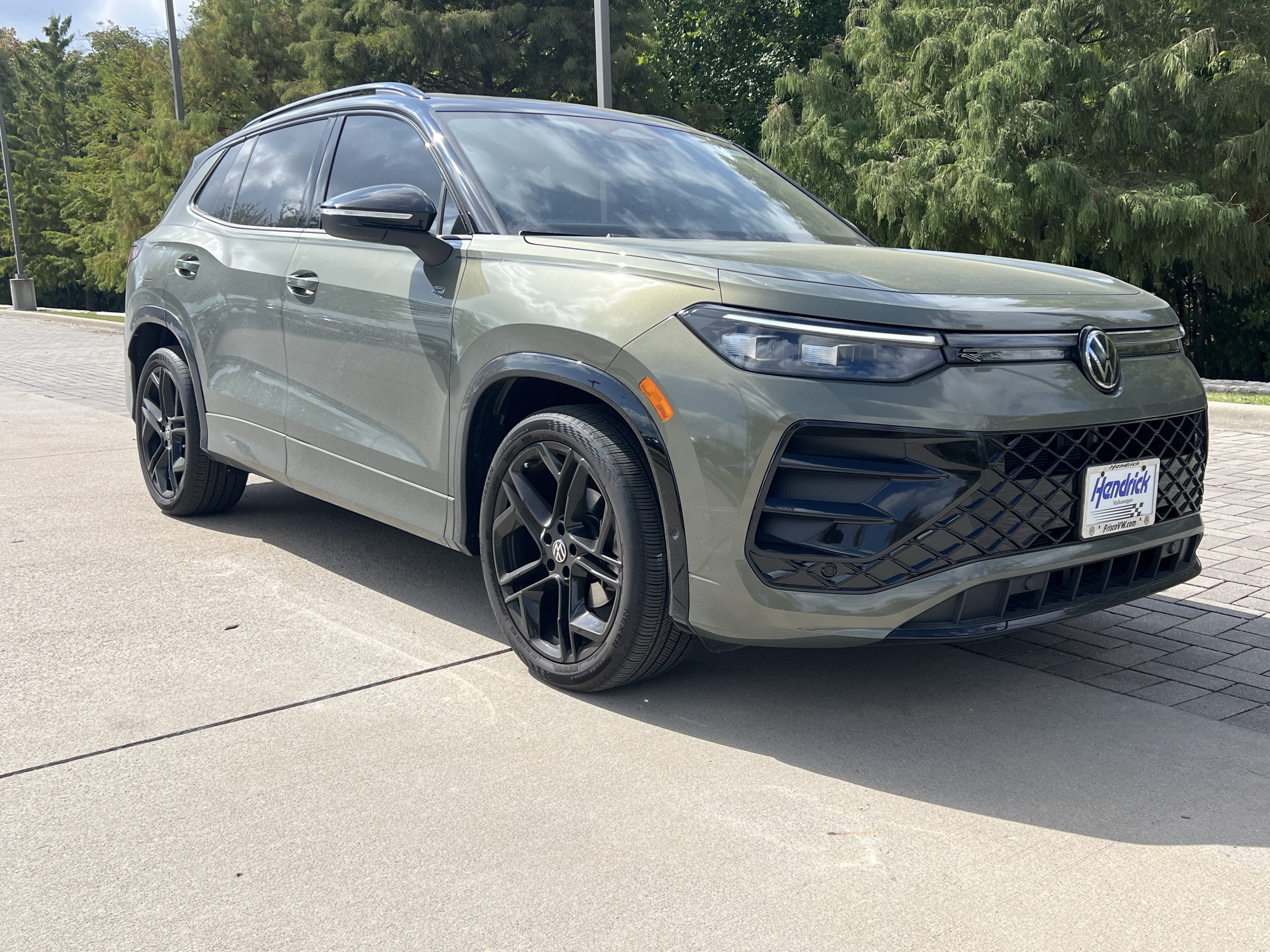 Certified 2026 Volkswagen Tiguan SE R-Line FWD image 2