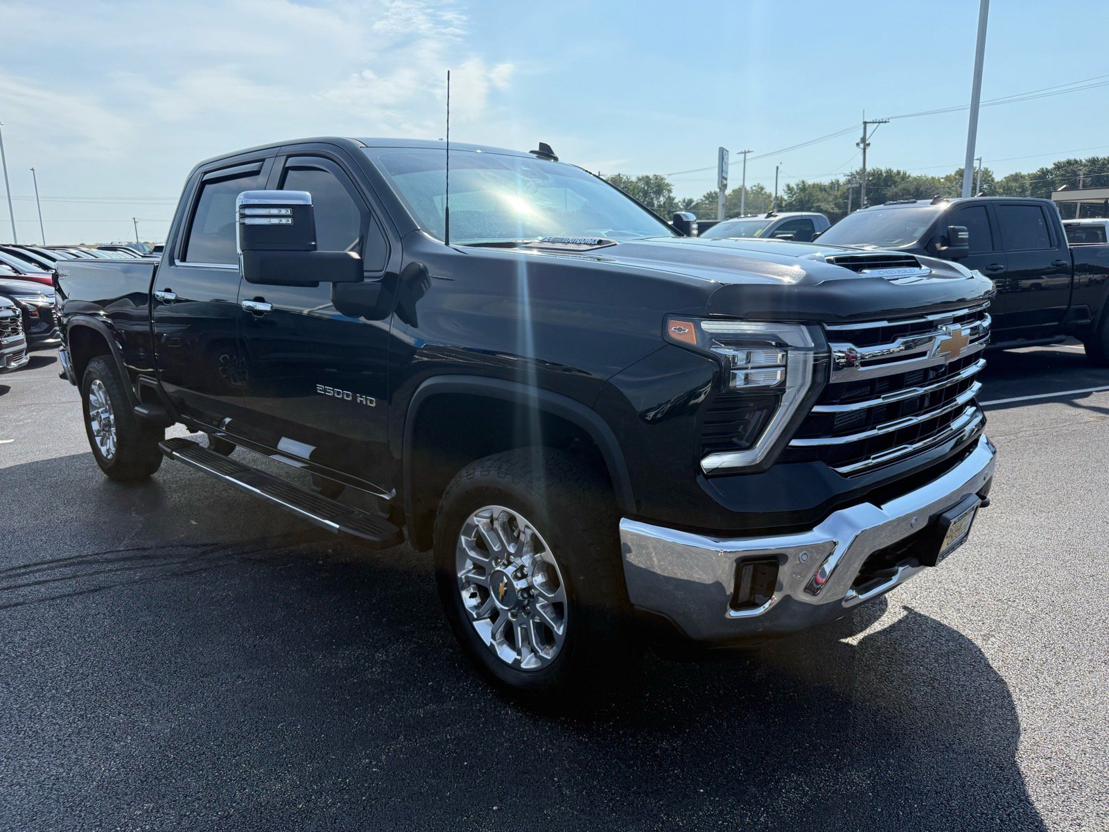 Used 2025 Chevrolet Silverado 2500 LTZ w/ LTZ Premium Package AWD/4WD image 7