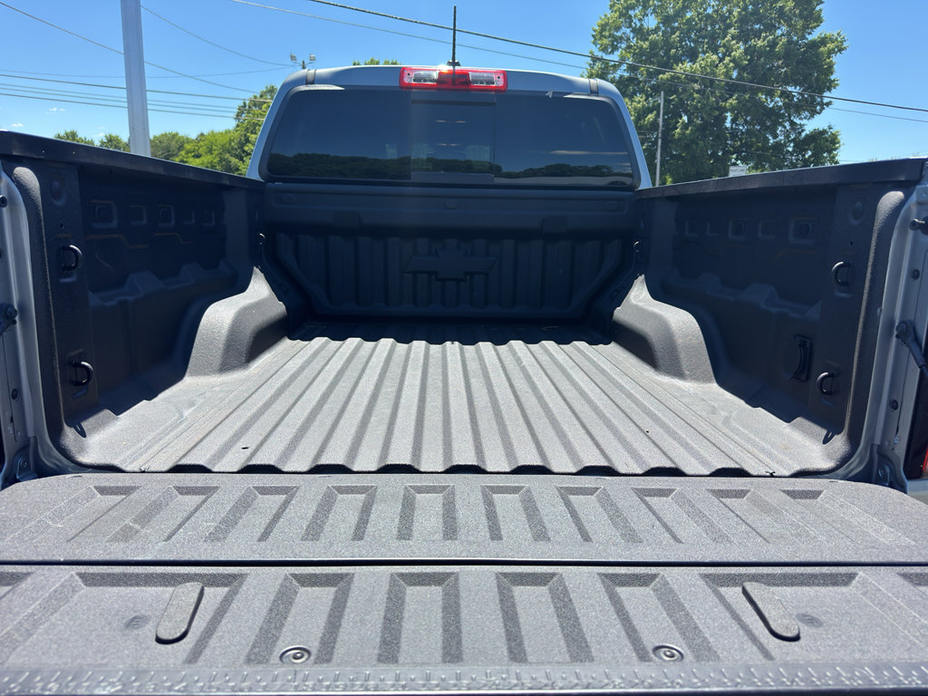 Used 2025 Chevrolet Colorado ZR2 w/ Technology Package AWD/4WD image 6